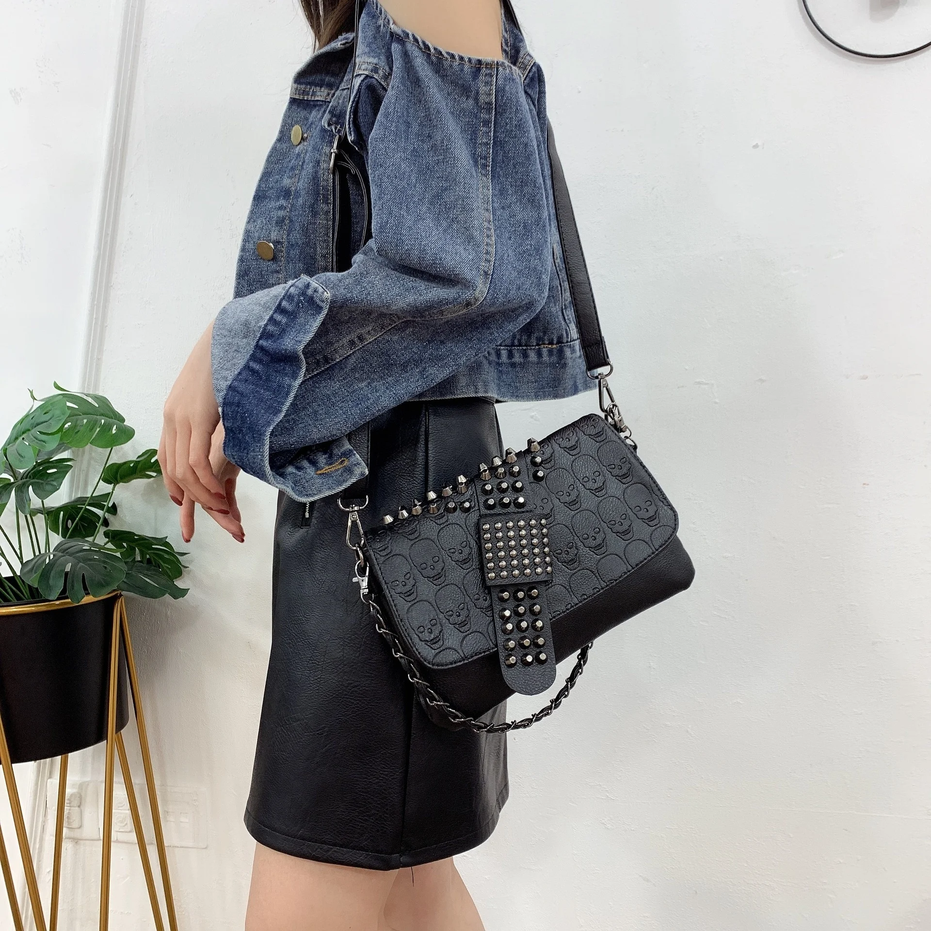 Women Messenger Bags Pu Leather Single Shoulder Bag Chain Rivet Black Skull Head Slant Across Sac Main Femme Dames Tassen