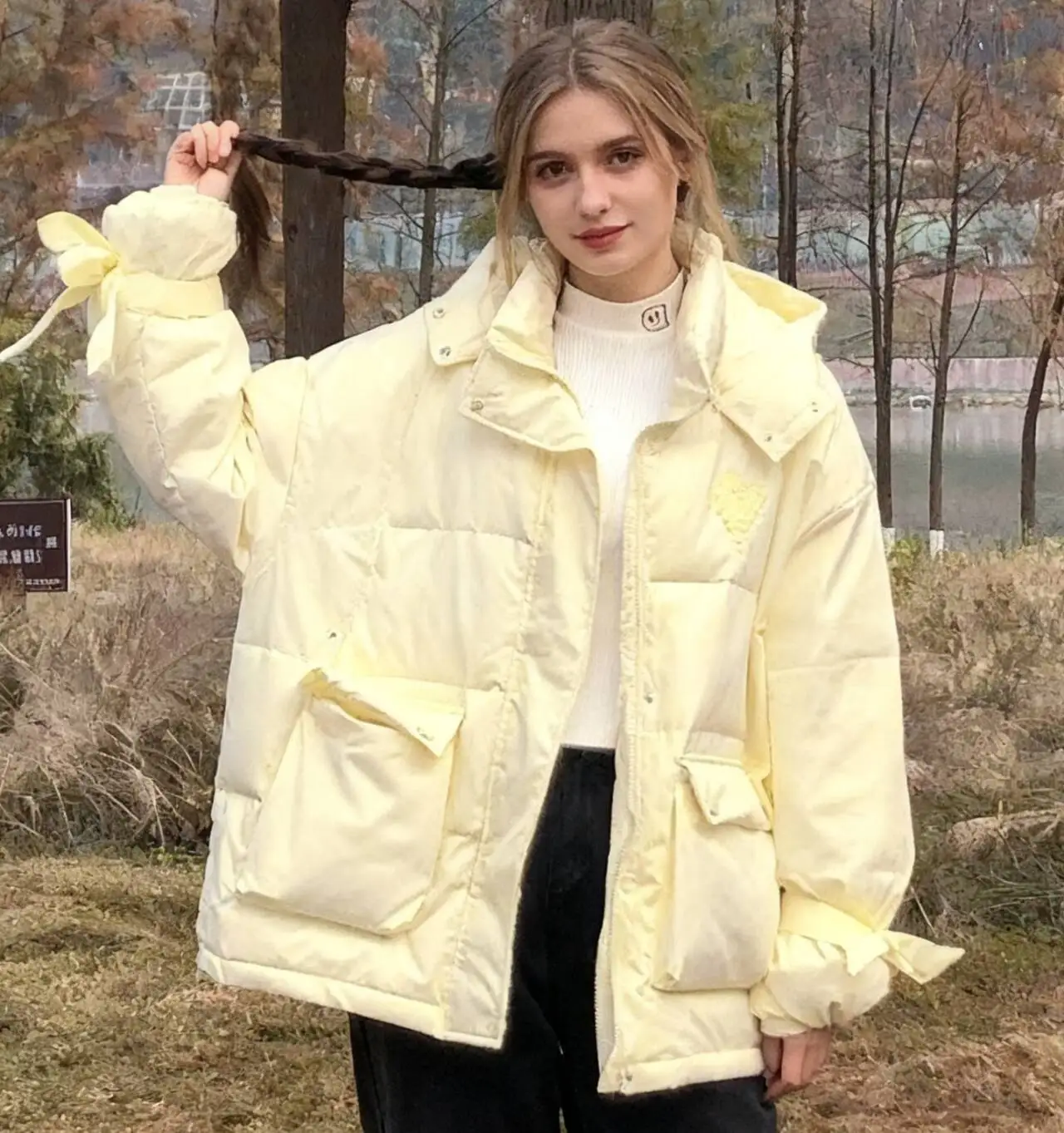 

Парки женские парки синие 2000-х годов нейлоновые стеганые сращенные воротник-стойка на молнии облегающие минималистичные высокоточные шикарные модные