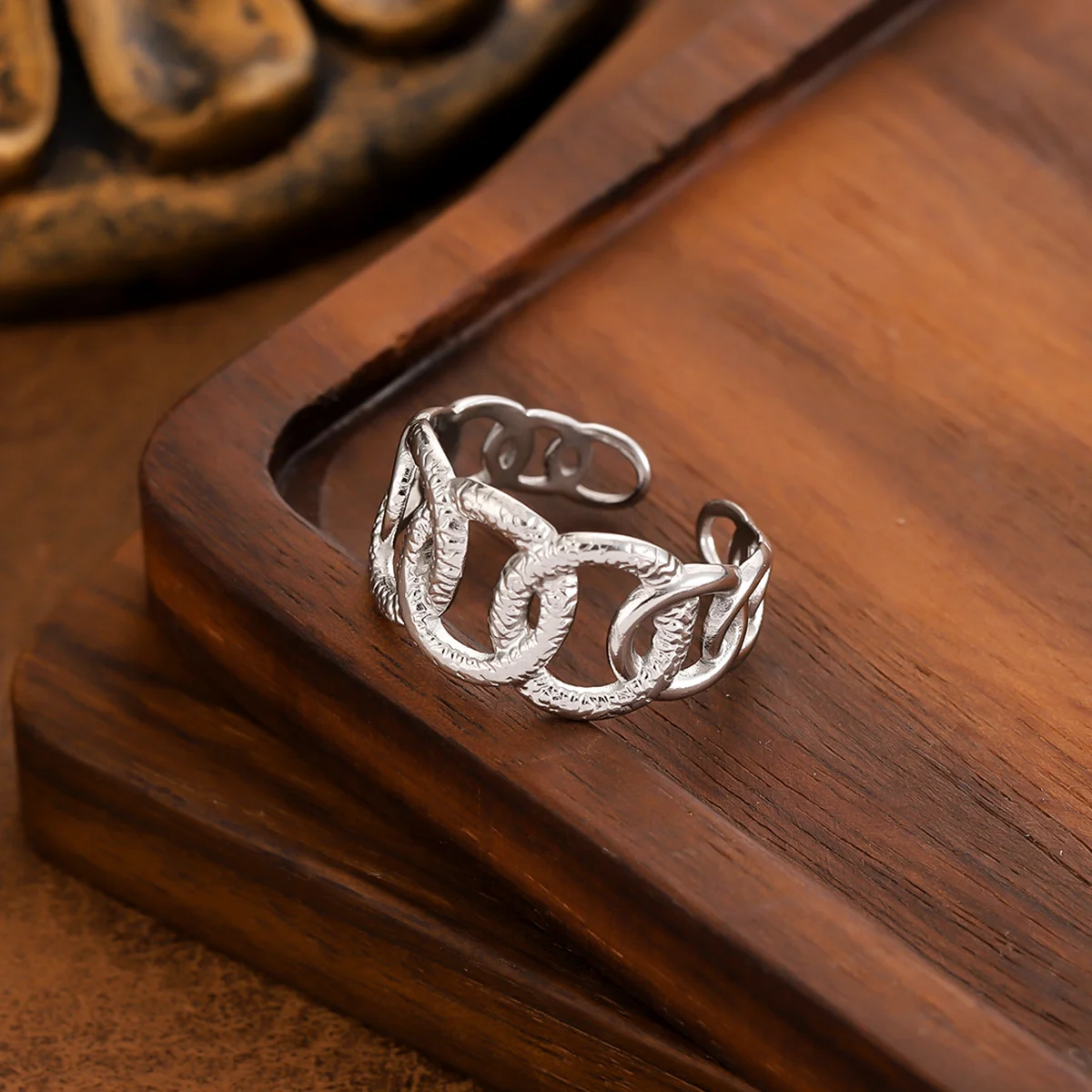 Light luxury ring hollow gold-plated stainless steel ring, waterproof and non-fading heavy metal, with adjustable finger ring