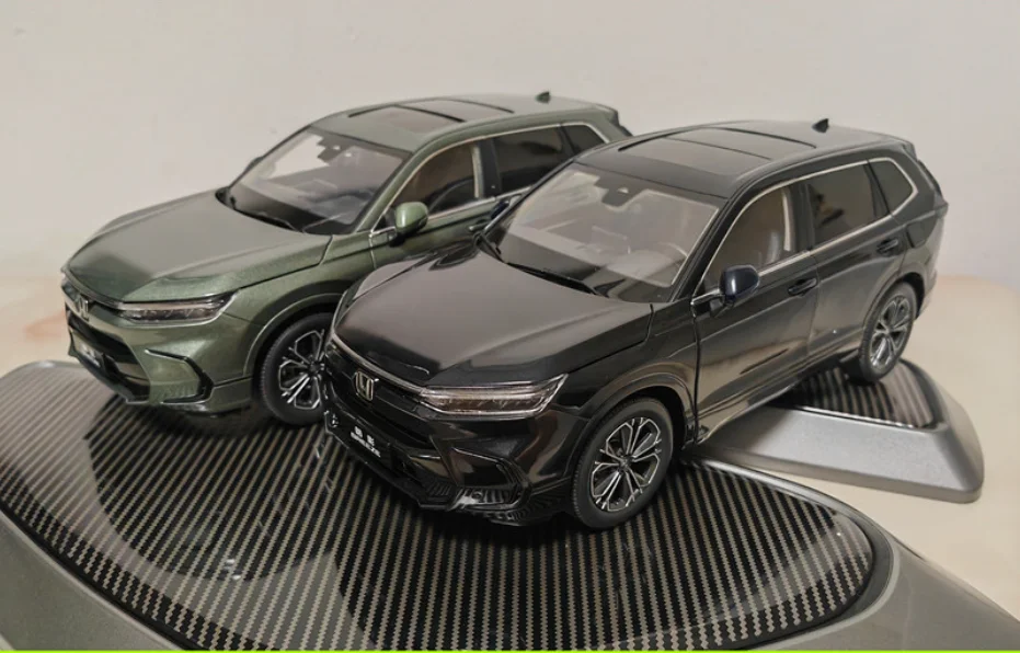 

Модель автомобиля Honda Breeze 2023 в масштабе 1:18 из сплава, оригинальная модель Guangqi Honda Haoying, в подарок в качестве коллекционного сувенира.