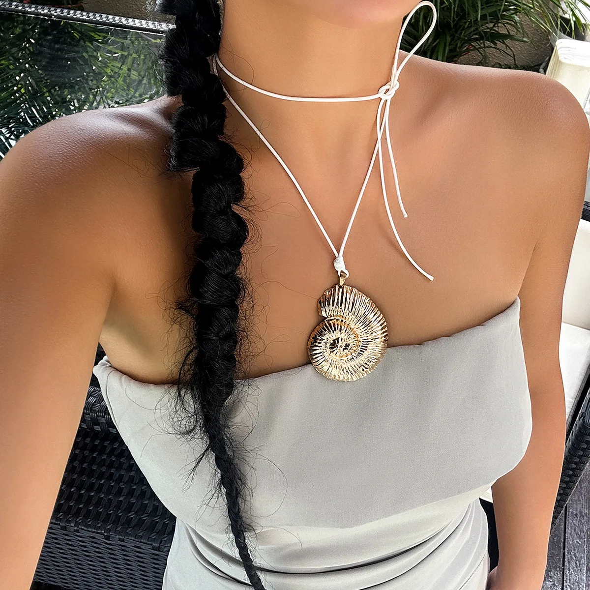 Women's Exaggerated Metallic Conch Pendant Necklace Jewelry Classic Korean Fashion Necklaces Simple Style Rope Chains Neck Chain