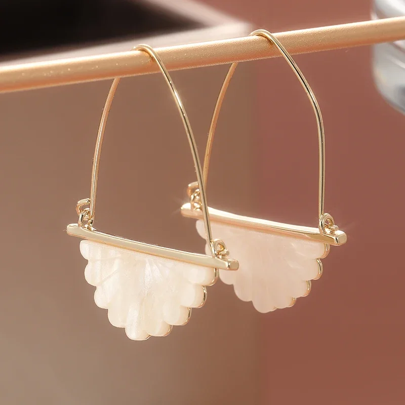 أقراط أوراق شجر بيضاء مبتكرة ورائعة على شكل مروحة، مجوهرات عصرية للعرائس، هدايا مثالية لحفلات العطلات