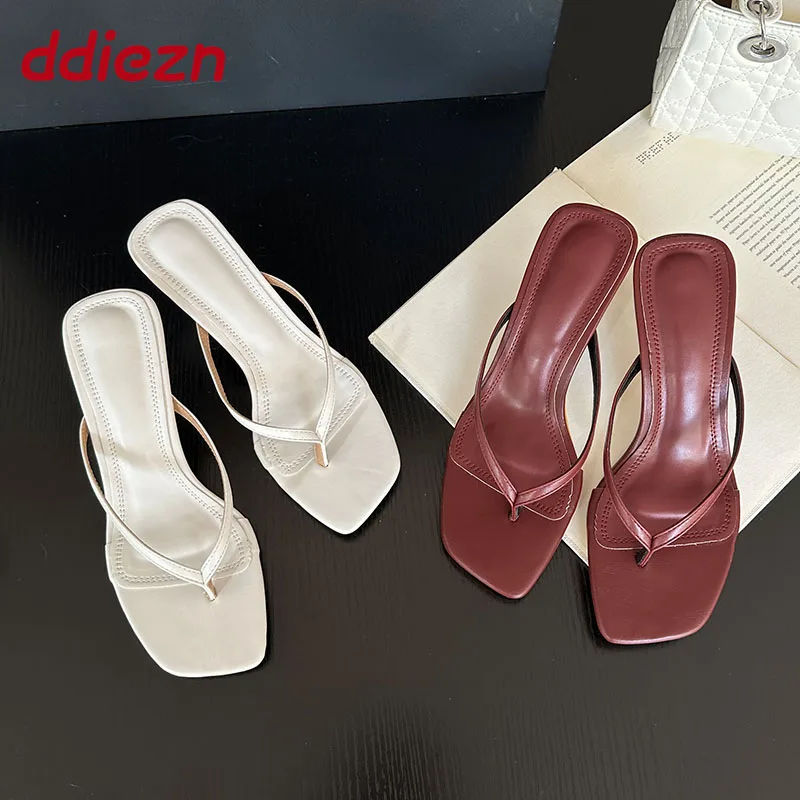 جديد 2026 الربيع الصيف الشاطئ الإناث رقيقة الكعوب الشرائح الصنادل أحذية السيدات موضة النساء مضخات الوجه يتخبط الكعوب أحذية مفتوحة