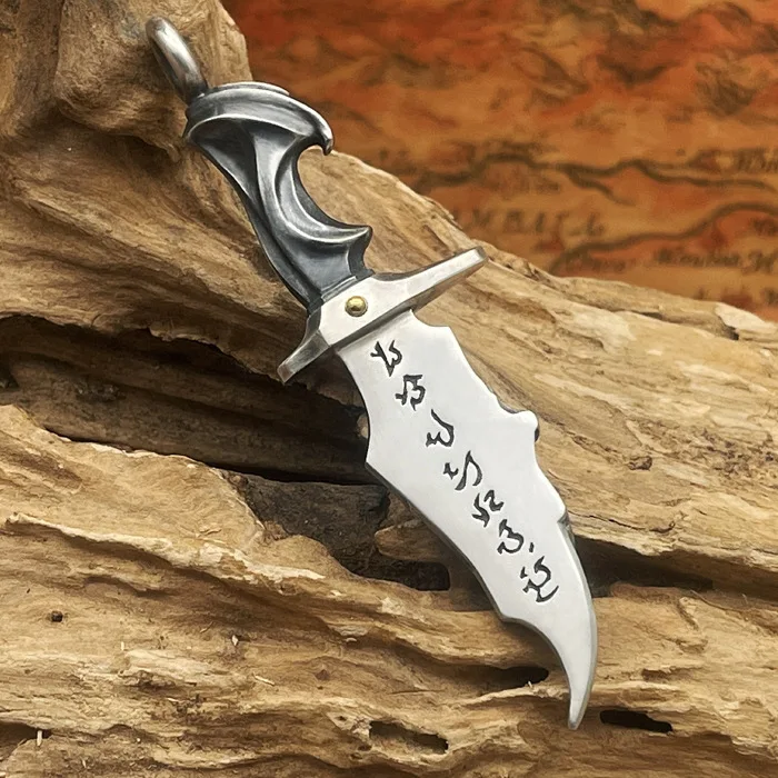 Europe and America Retro Silver Color Fine Carved Skull Dagger Necklace UNISEX Man Punk Hip Hop Party Jewelry Necklace