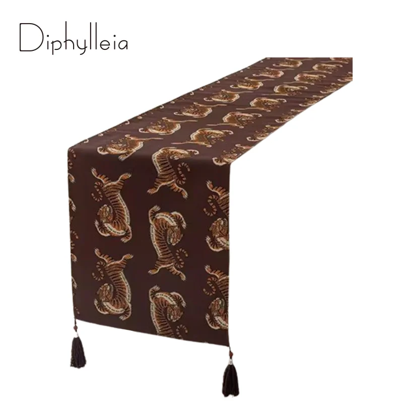 

Diphylleia Dining Table Runner Ancient Style Tigers Embroidery Luxury Fabric Tapestry Boutique Table Cloth With Tassels 35x220cm