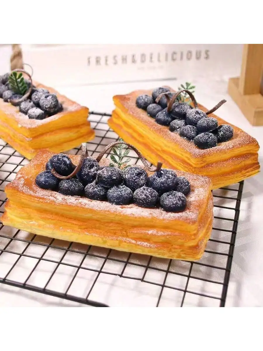 1PCS Blueberry Muffin Simulation Fruit Long Kitchen Fridge Magnet Food Model Home Decoration Soft Fragrant Ornament Bread Sweet