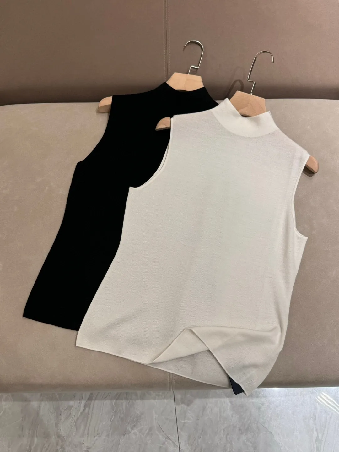 

Autumn Women's Wool Vest Wear Outerwear Sleeveless Half-high Collar Top Black White Knitting Bottoming Shirt