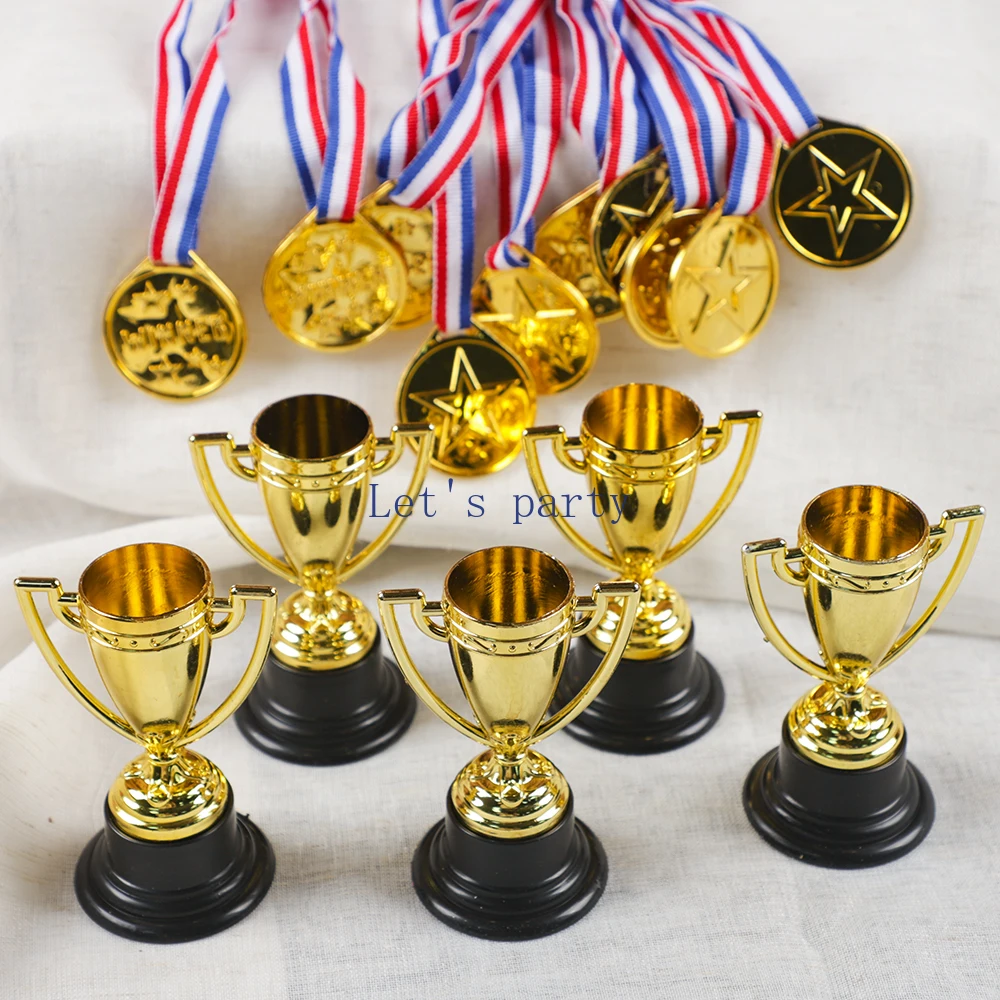 5/10Pc Plastic Gold Winners Medals Trophy Football Sports Game Reward Prize Cup Toy for Kids Birthday Party Favors Pinata Filler