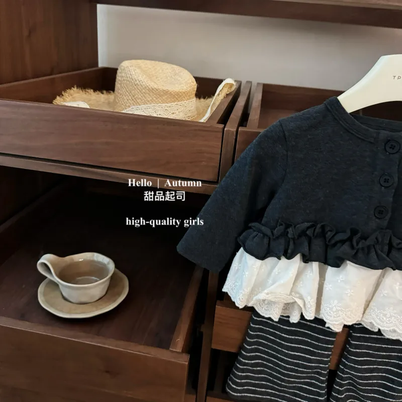 Spring and Autumn Girls' Set New Children's Lace Long Sleeve Grey Top+Striped Pull up Pants Two Piece Set