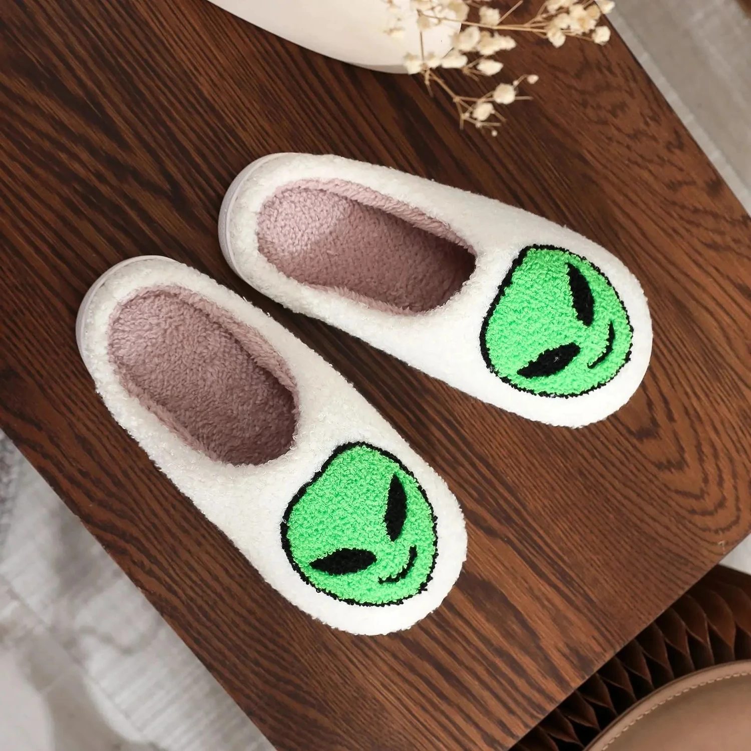 

New Alien Patterned Home Cotton Slippers Non-slip Thick-soled Wool Slippers Comfortable Indoor Shoes for Men and Women Can Wear