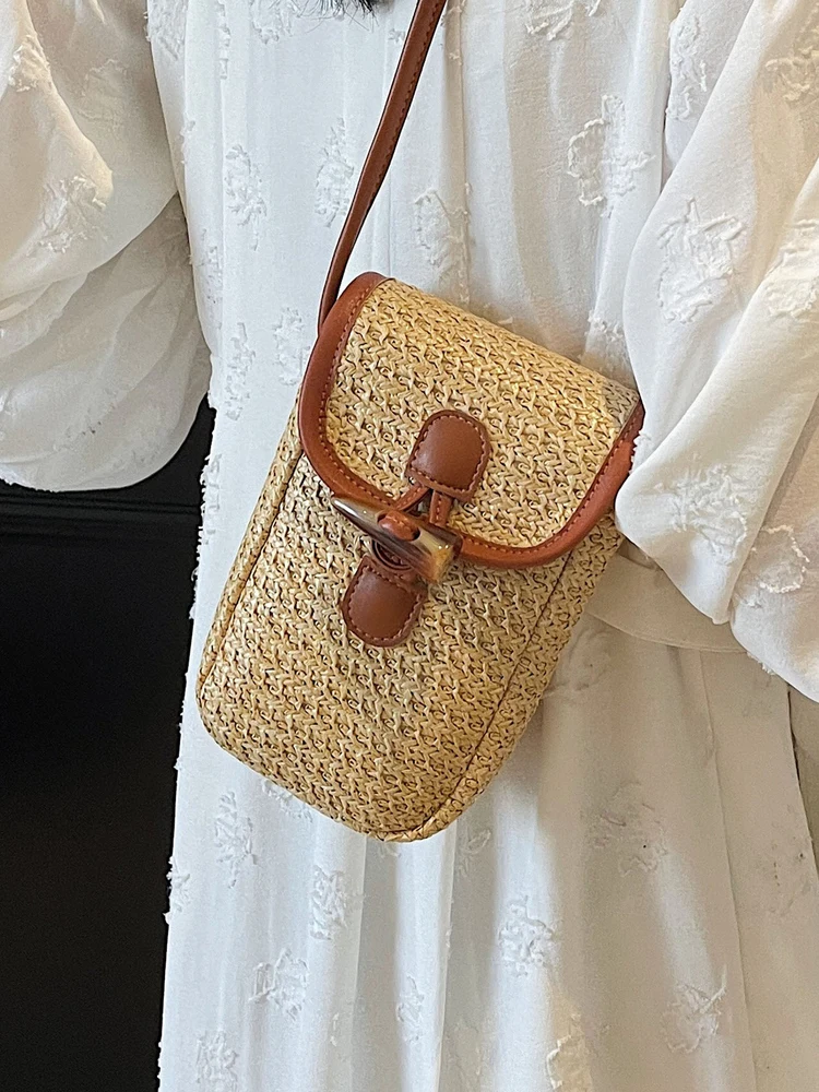 bolsa-de-palha-trancada-de-verao-2025-bolsa-transversal-para-mulheres-bolsa-de-telefone-design-minoritario-estilo-coreano-min