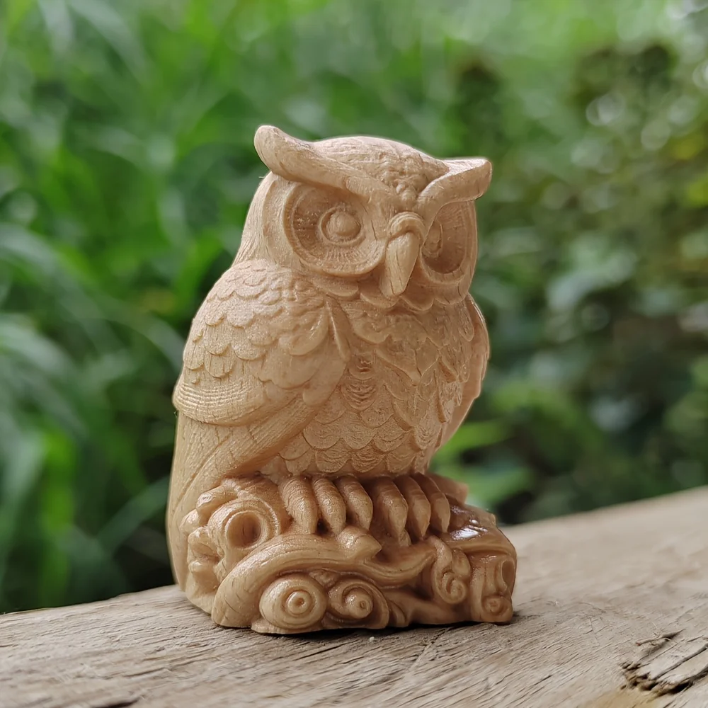 Carved Wooden Owl Figurine on a Tree Stump, Realistic Style, Suitable for Christmas Gifts, New Year Gifts, Office Decoration, Halloween Decorations, Back-To-School Season Gifts, Birthday Gifts, Study Room, Living Room