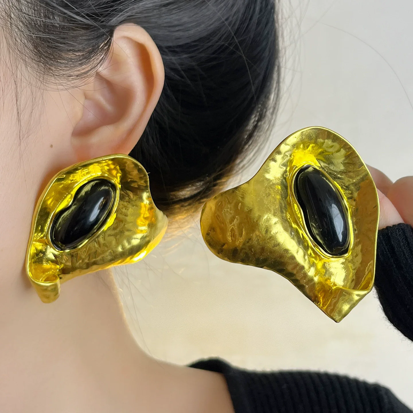 

Vintage Hyperbole Black Resin Geometric Metal Stud Earrings For Women Europe America Personality Exaggerated Party Jewelry