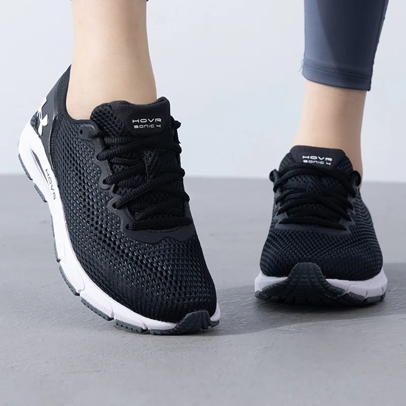 حذاء رياضي نسائي من Under Armour (تحت الدرع) Hovr Sonic 4، مبطن، حذاء جري مريح ومقاوم للاهتراء، حذاء كاجوال للتدريب على اللياقة البدنية 3025225-001