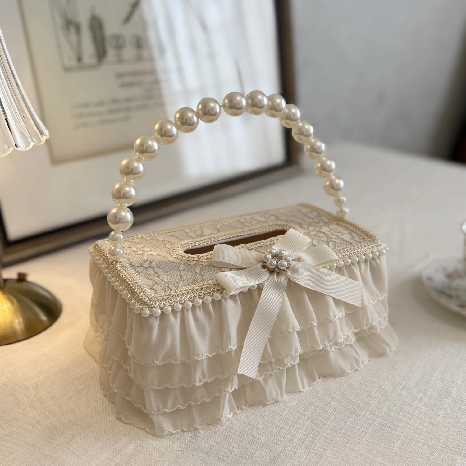 

Многослойная кружевная коробка для салфеток «Девичье сердце» с жемчужным узлом и ручкой-шнурком, декоративный элемент для демонстрации