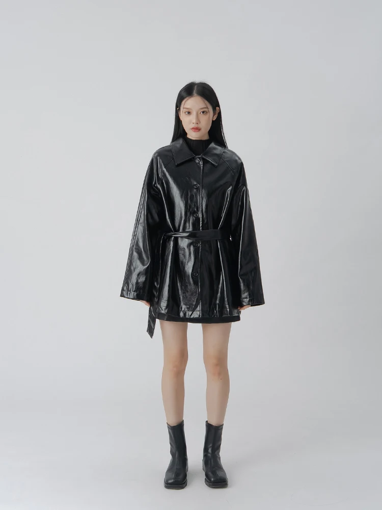 Cappotto in Pelle Lucida Queenop Autunno Inverno, Texture Retrò, Capospalla Lungo Casual in Fibra di Poliestere ad Alta Lucentezza