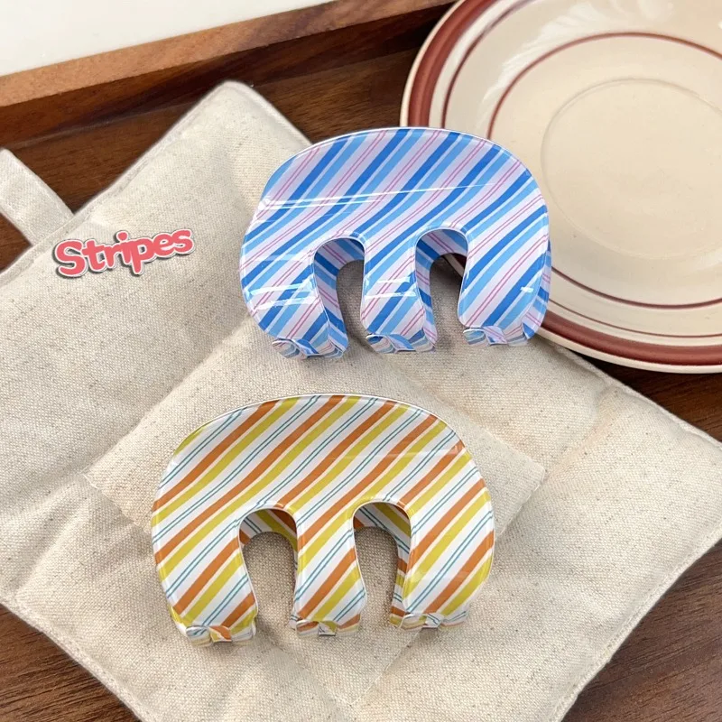 

1pcs Striped Hair Claw Women Adorable Chic Design Trendy Minimalist Accessory Stylish Sleek Girls Headwear Daily Casual Outfits