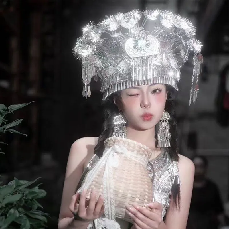 Vêtements de danse traditionnelle chinoise en alliage métallique argenté, vêtements de sauna ata ao, chapeaux de minorité, accessoires de performance sur scène