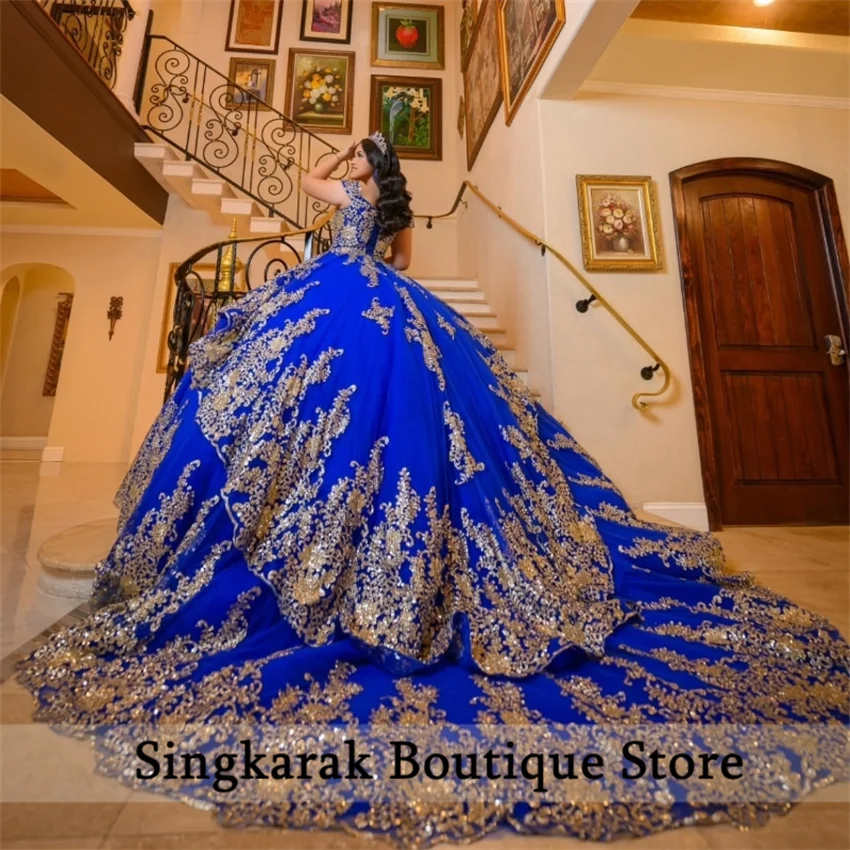 

Блестящие королевские синие платья Quinceanera по индивидуальному заказу с открытыми плечами и блестками, бальное платье с золотой аппликацией и бисером, тюлевое платье Vestido De 15 Anos