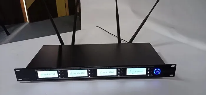 TKG 4 canali apparecchiature audio karaoke cuffia lavalier concerto all'aperto Microfono wireless senza fili sistema uhf professionale