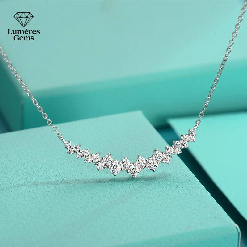 The New PT950 Sapphire Women'S Necklace Features An Elegant And Fashionable Pendant With A Simple And Sweet Design.