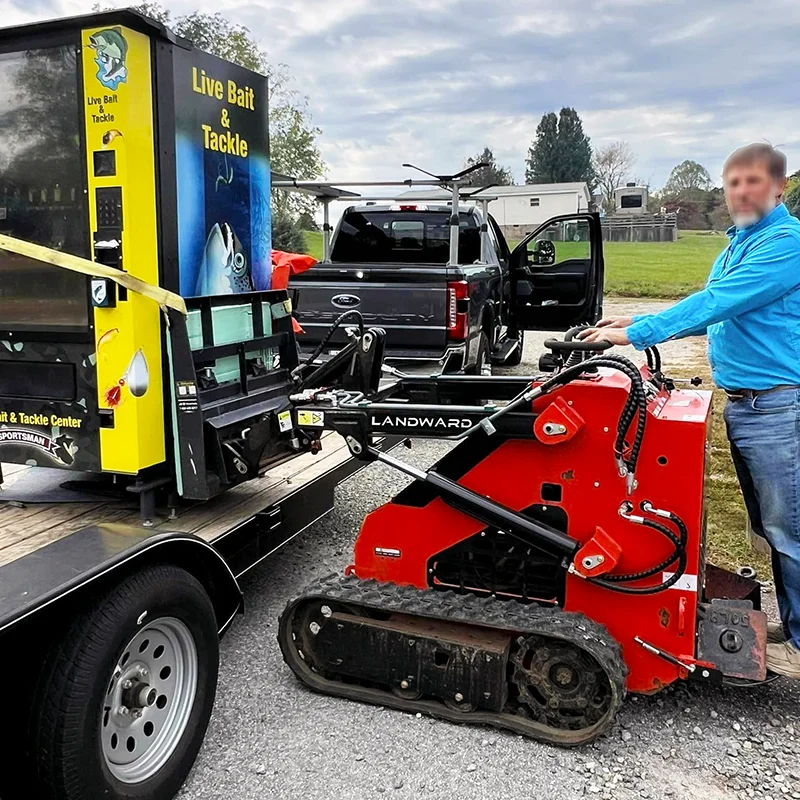 EPA ยูโร 5 ขนาดเล็กขุด Loader บ้านบดอุปกรณ์อเนกประสงค์ Mini Skid Steer Loader Snow Shovel สิ่งที่แนบมาที่กําหนดเอง