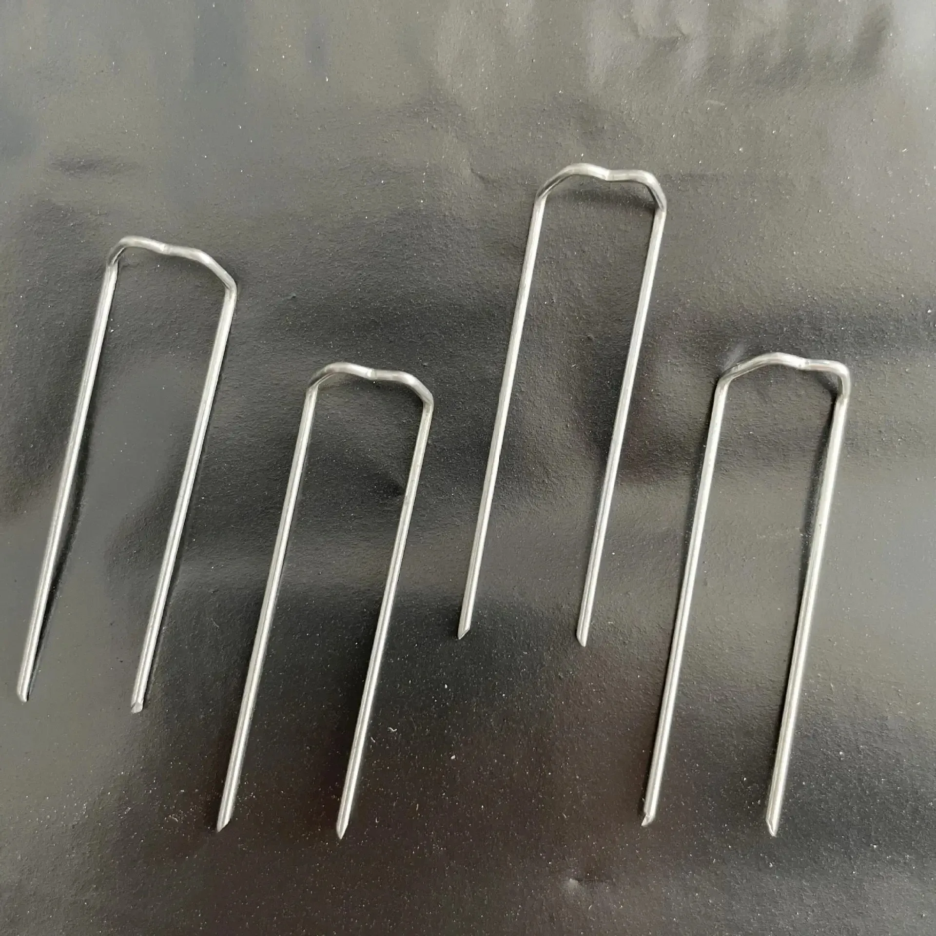 new100pcs m-shaped flower fixing pins, galvanized anti rust garden staples for plant lawn, durable ground insert nails art decor