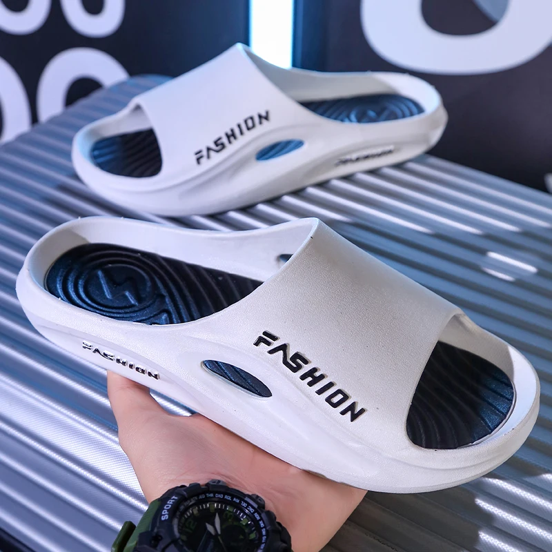 2025 جديد الرجال سميكة وحيد الصيف الشاطئ الشرائح الحمام المضادة للانزلاق النعال الصنادل الناعمة البساطة الترا ضوء إلكتروني الحذاء