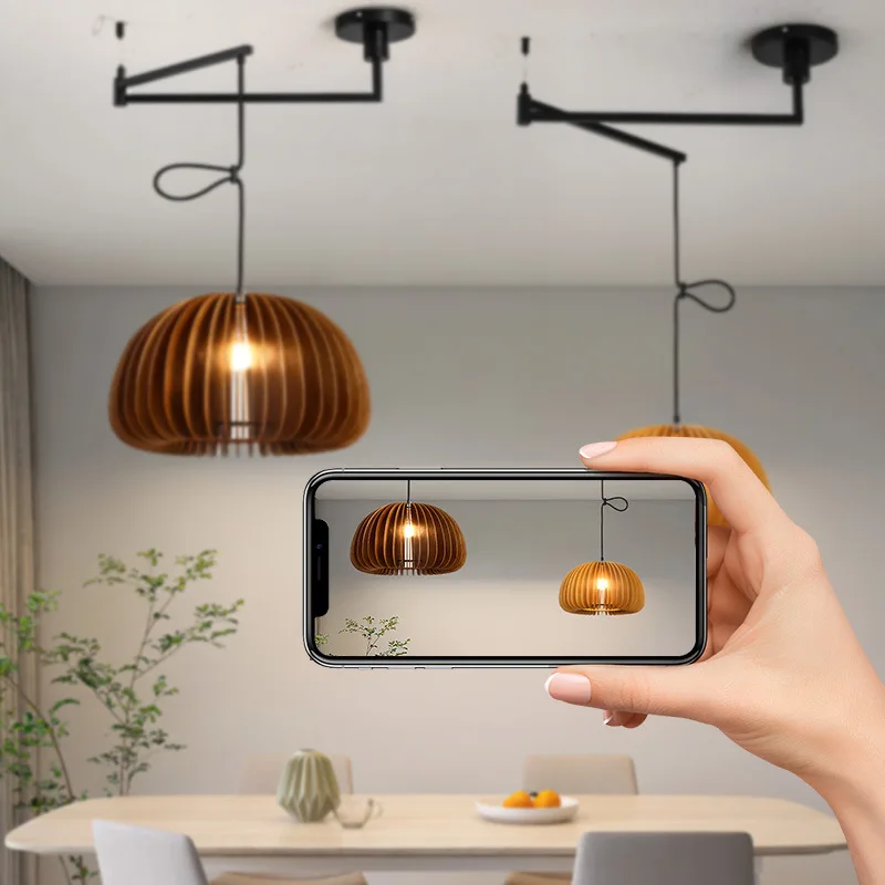 ثريا بذراع هزازة قابلة للاستبدال في مطعم عتيق من الخشب الصلب بطيف كامل