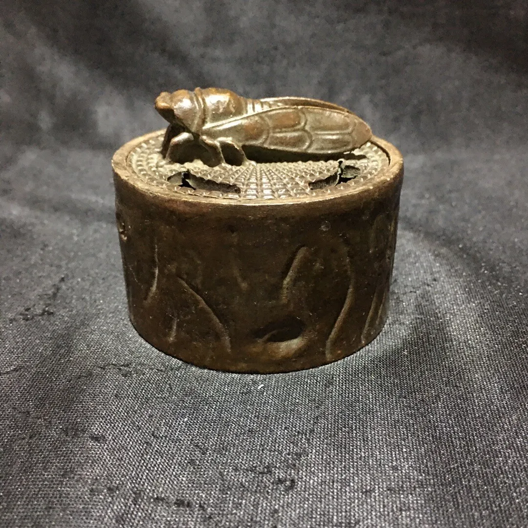 Antique bronze ware, Xuande furnace, treehouse, cicada incense burner.