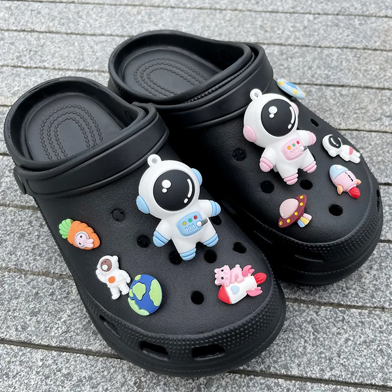 Amuletos de sapato de astronauta de desenho animado DIY 3D estere sapato flor fivelas decorativas destacáveis presente para crianças