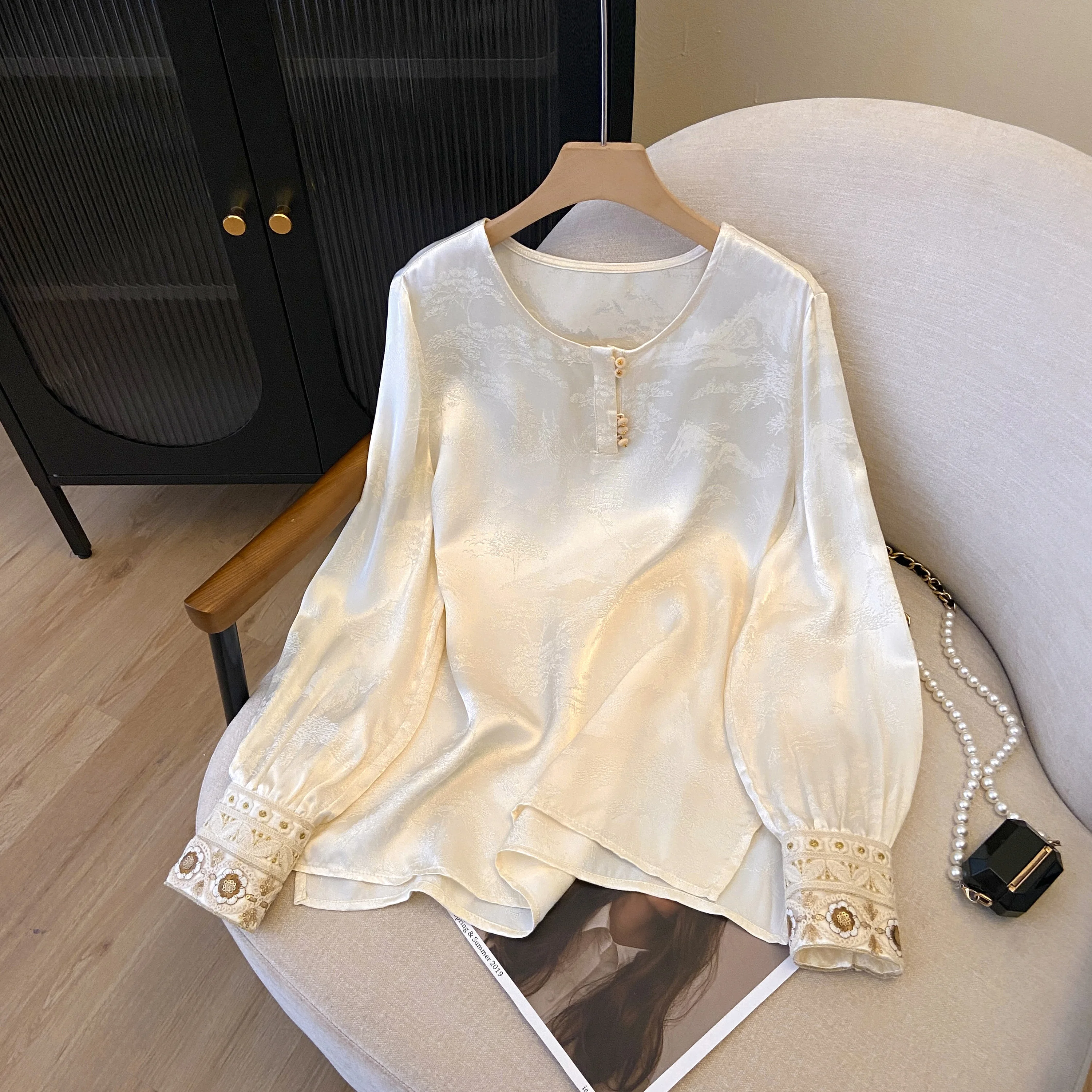 

Spring Autumn 2026 New Sle Satin Embroidered T-irt Base irt Heavy Work Embroidery Women's plus Size Slimming Top