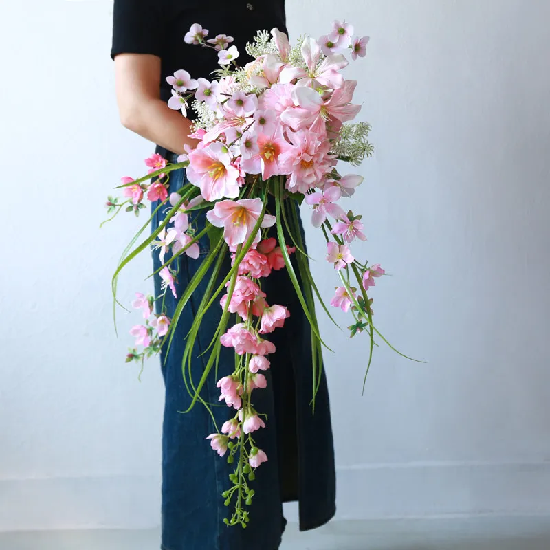 bouquet-de-mariee-rose-style-retro-republique-de-chine-bouquet-cascade-simulation-de-bouquet-de-mariee-accessoire-photo-fleur