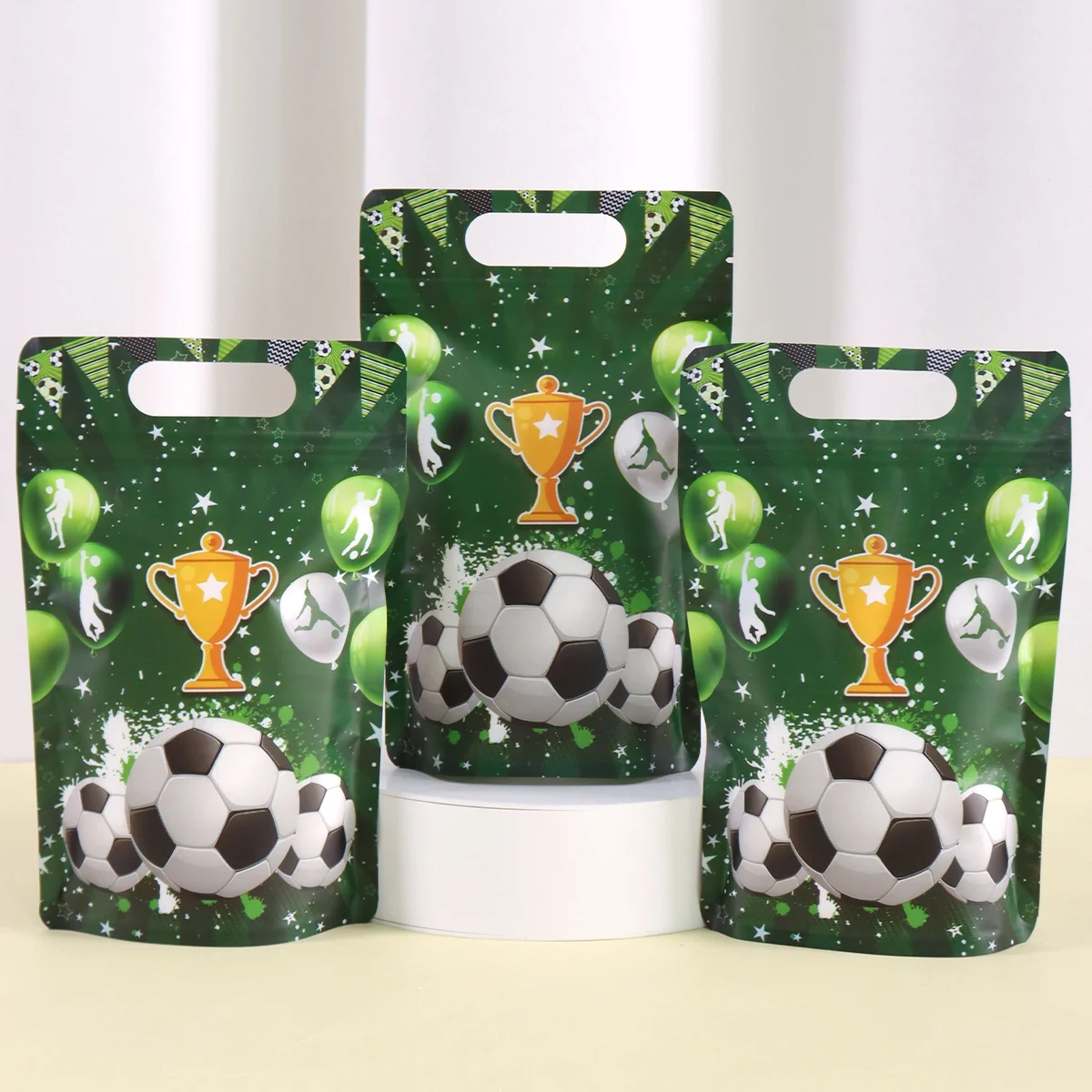 10/20 Stück Standbeutel mit Fußball-Motiv, Fußball-Keksbeutel, Partytüten für Fans, Dekoration für den 1. Geburtstag, Sportzubehör – Detail 3