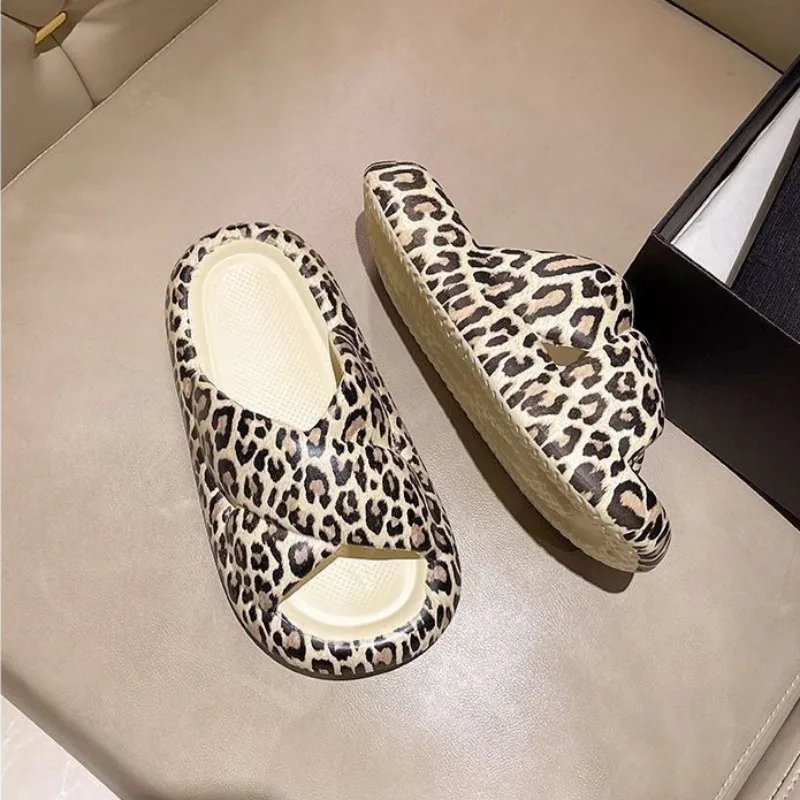 

Anti Slip Soft Home Slippers for Women Girls Cute Leopard Print Design Indoor Outdoor College Dormitory All Season Casual Wear