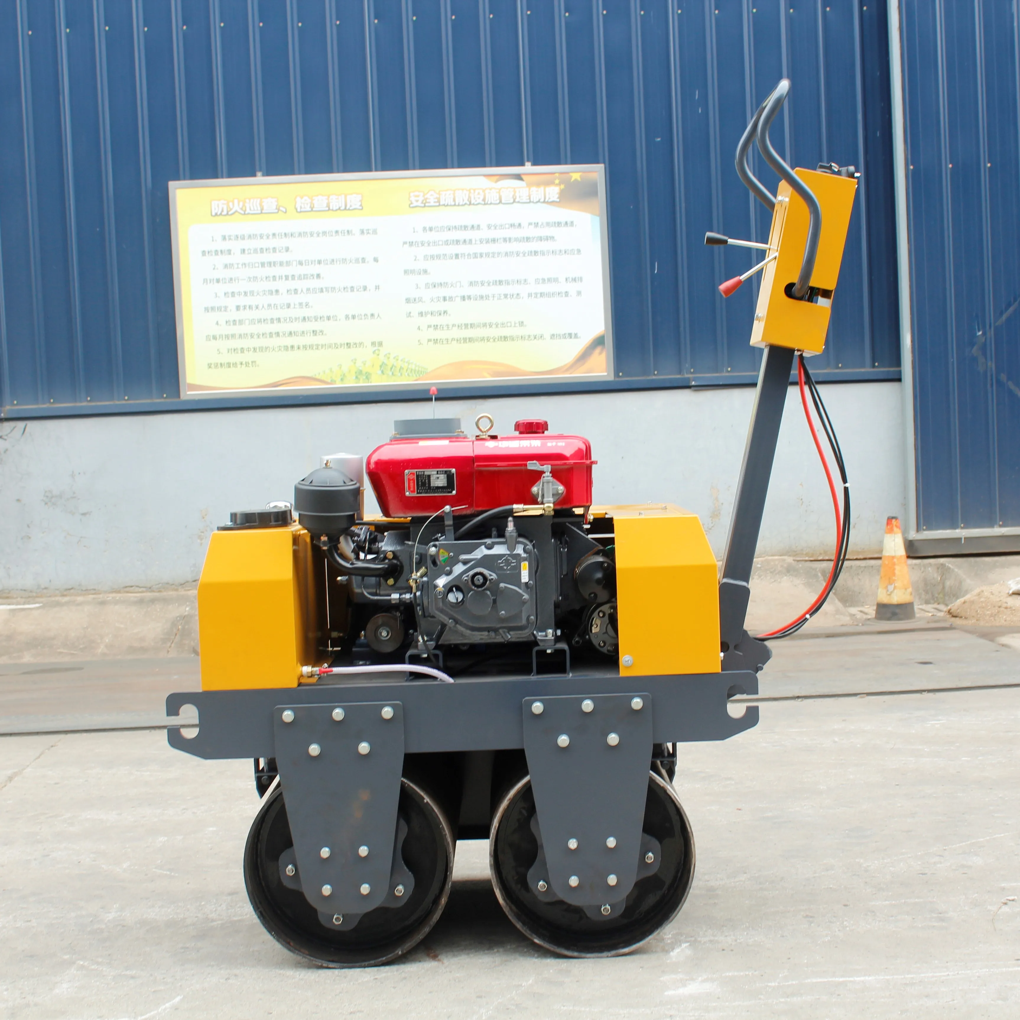 Picture 4: Walk Behind Manual Hand Vibratory Single/Double Drum Mini Road Roller for Sale