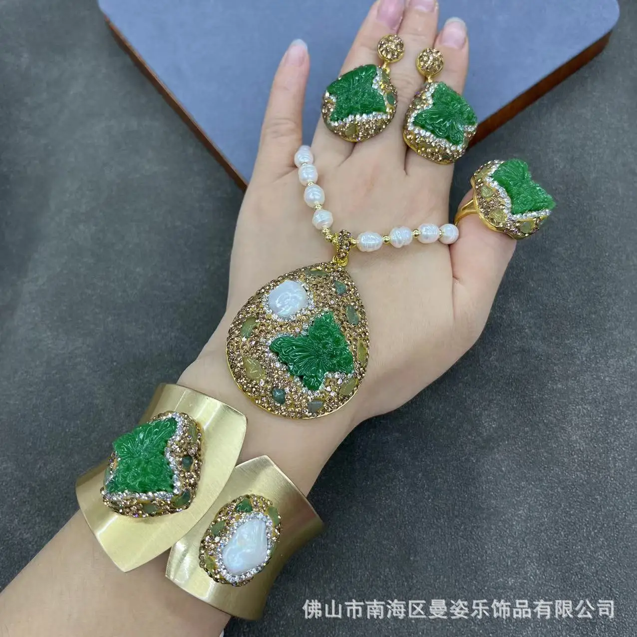 DIY accessories Natural gemstone butterfly jade inlaid with Czech diamond rough stone set, European and American personalized li