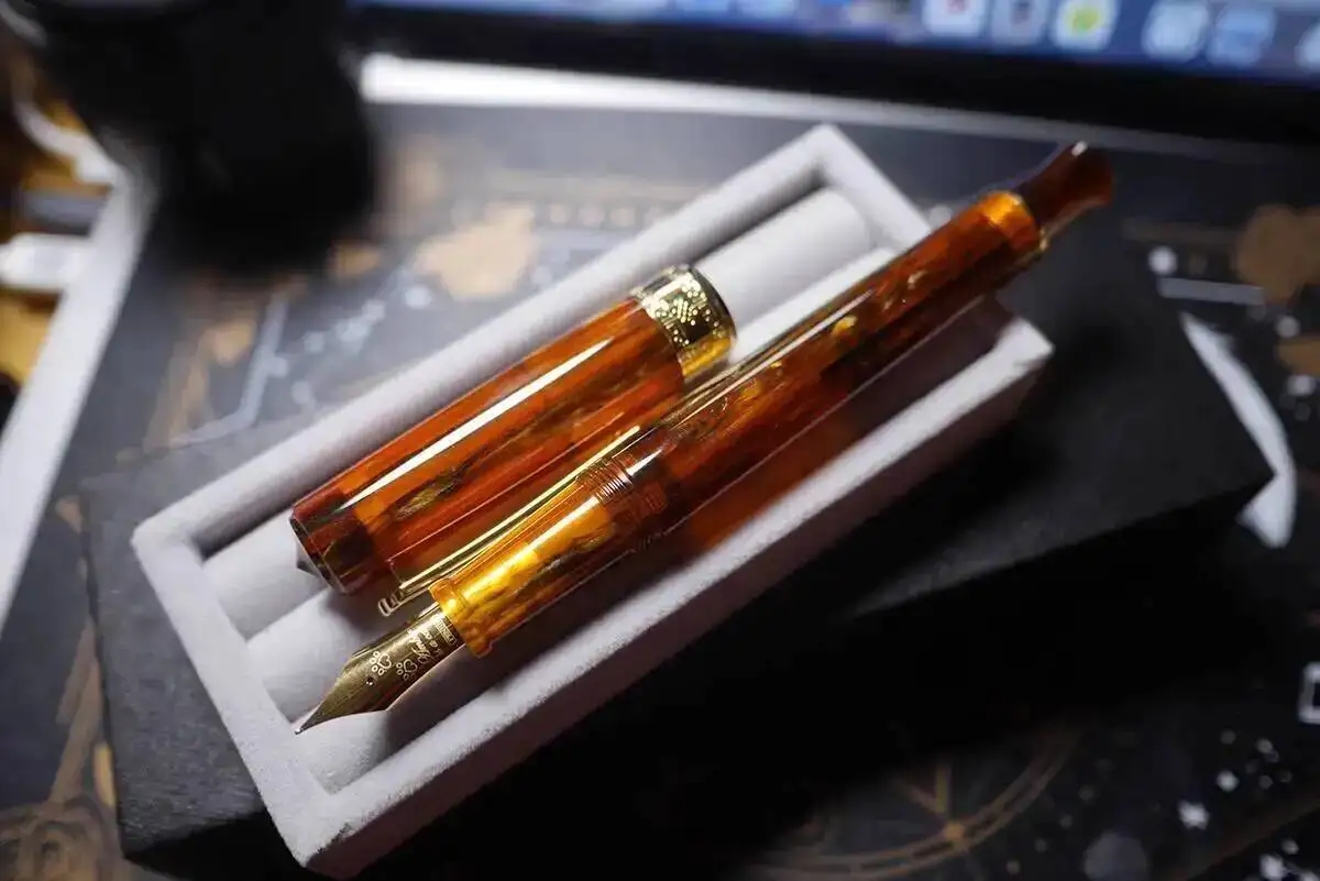 PENBBS 470 Limited Edtion  Rice Cake & Amber  Vacuum Filling Resin Acrylic Fountain Pen Large Ink Capacity