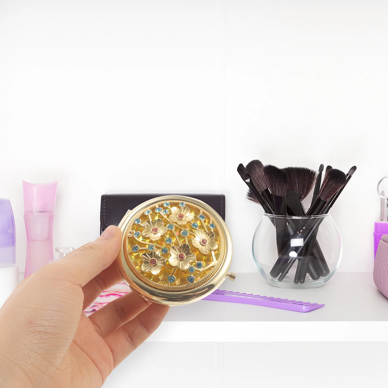 휴대용 메이크업 거울 컴팩트 빈티지 골드 마감 여성용 핸드헬드 거울 선명한 디테일 반사 이동 중에도 사용 가능 터치