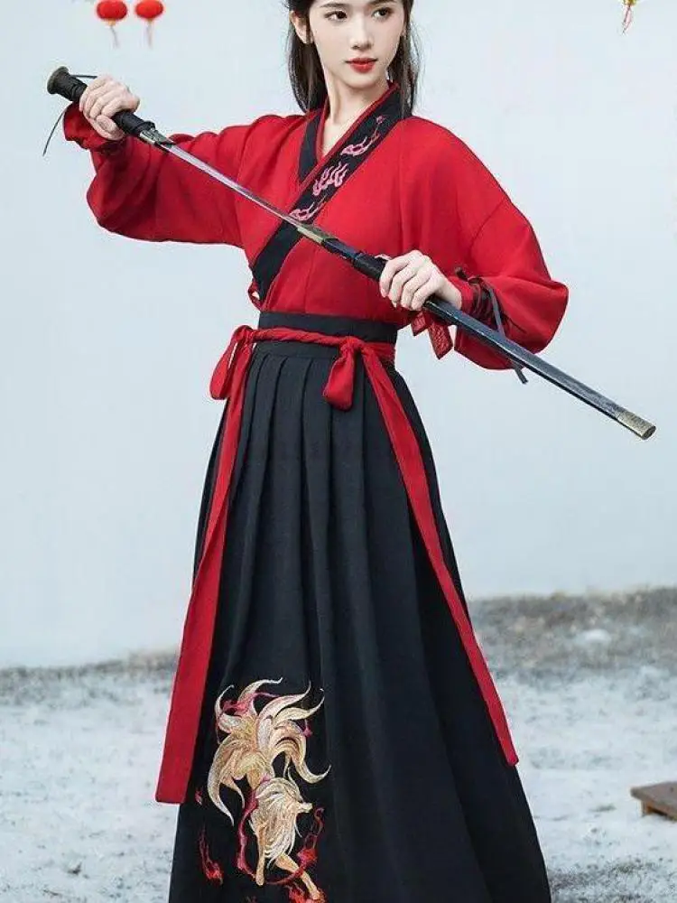 Hanfu para hombre, espada de Wuxia, falda larga plisada con cuello cruzado, bordado de zorro rojo y negro, disfraz de Halloween de estilo chino antiguo para cosplay y actuaciones.