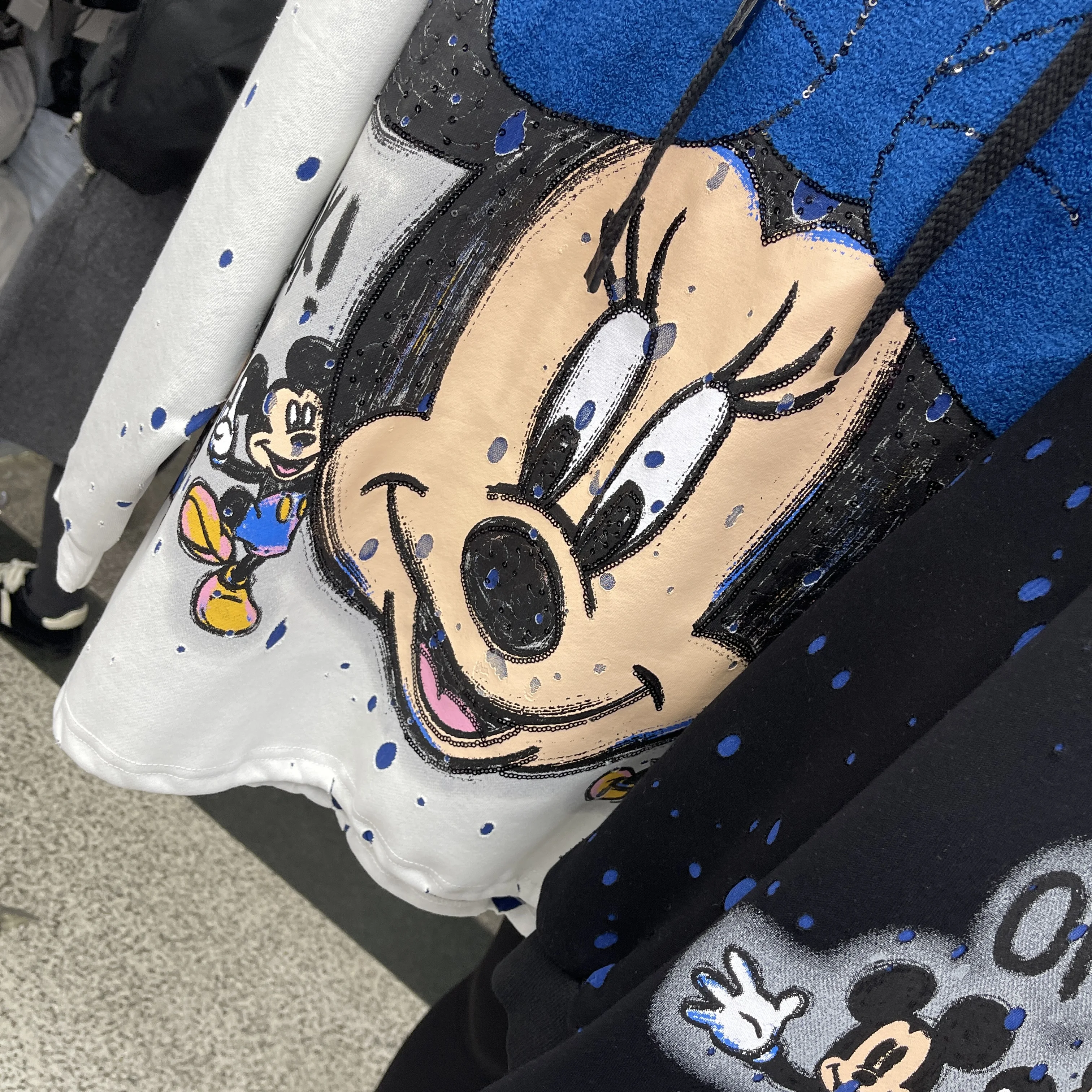 Modna bluza z długim rękawem na wiosnę i jesień, luźna bluza z kapturem dla studentek, oversize, haftowana bluza damska z motywem Myszki Miki i dziurami.