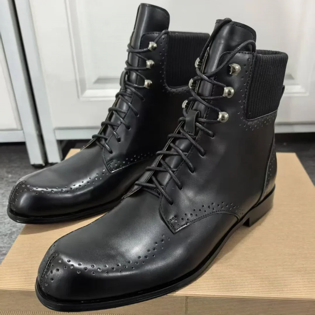 مشبك معدني جولة تو الدانتيل متابعة الرجال بوتاس التنفس ثقوب جلد أسود أحذية بوت قصيرة للرجال الحياكة أحذية جديدة كعب منخفض مكتنز