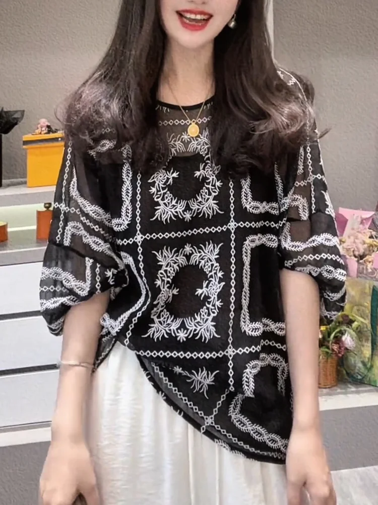 

Корейский дизайн, тяжелая вышивка, модный летний новый топ больших размеров, стройнящий, универсальный, свободного кроя, в корейском стиле...