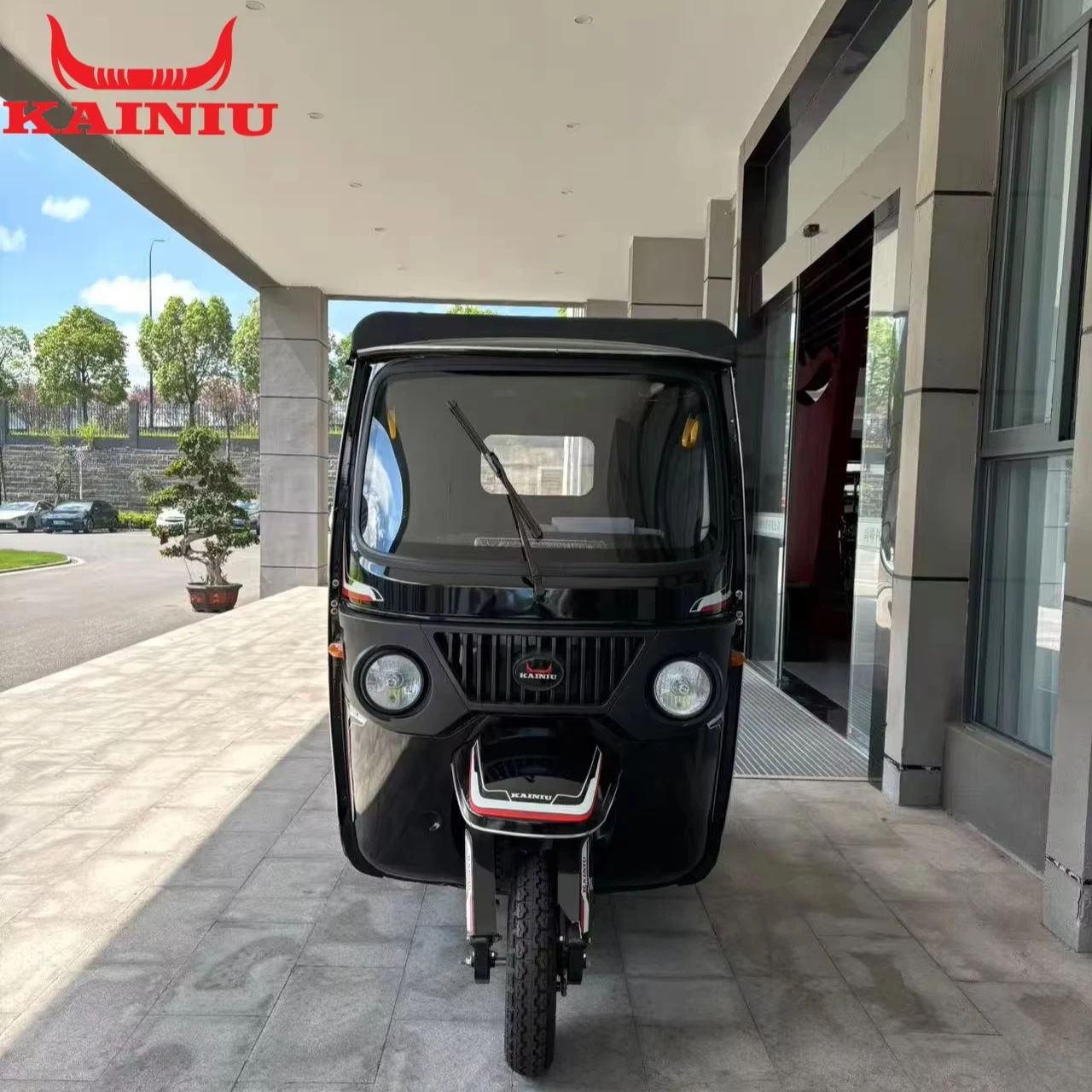 2026 High Power 3000W 72V Electric Tuk Tuk Rickshaw 3 Wheeler Passenger Taxi Closed Body Electric Motorcycle Trike for Adult