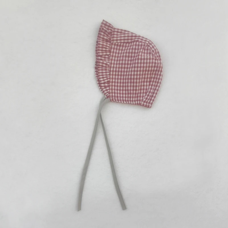 כובע משובץ אדום