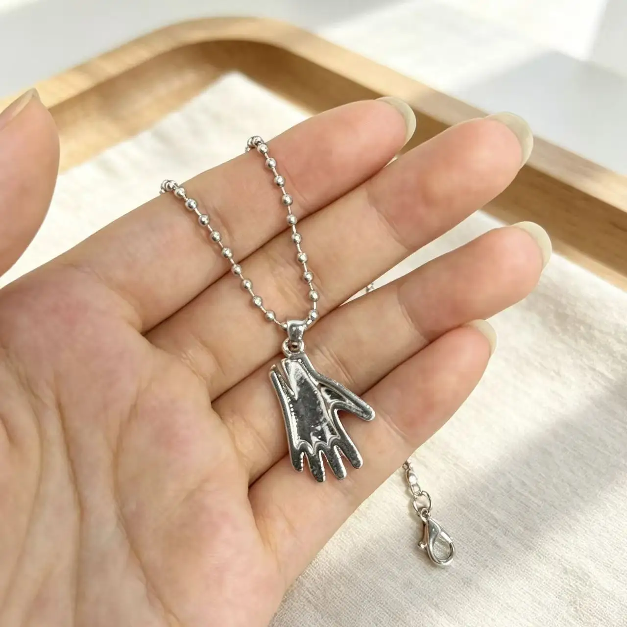 Full Diamond Michael Jackson Gloves Necklace Men's and Women's Same Niche Jewelry Unique Personality Palm Clavicle Chain Gift - view 4