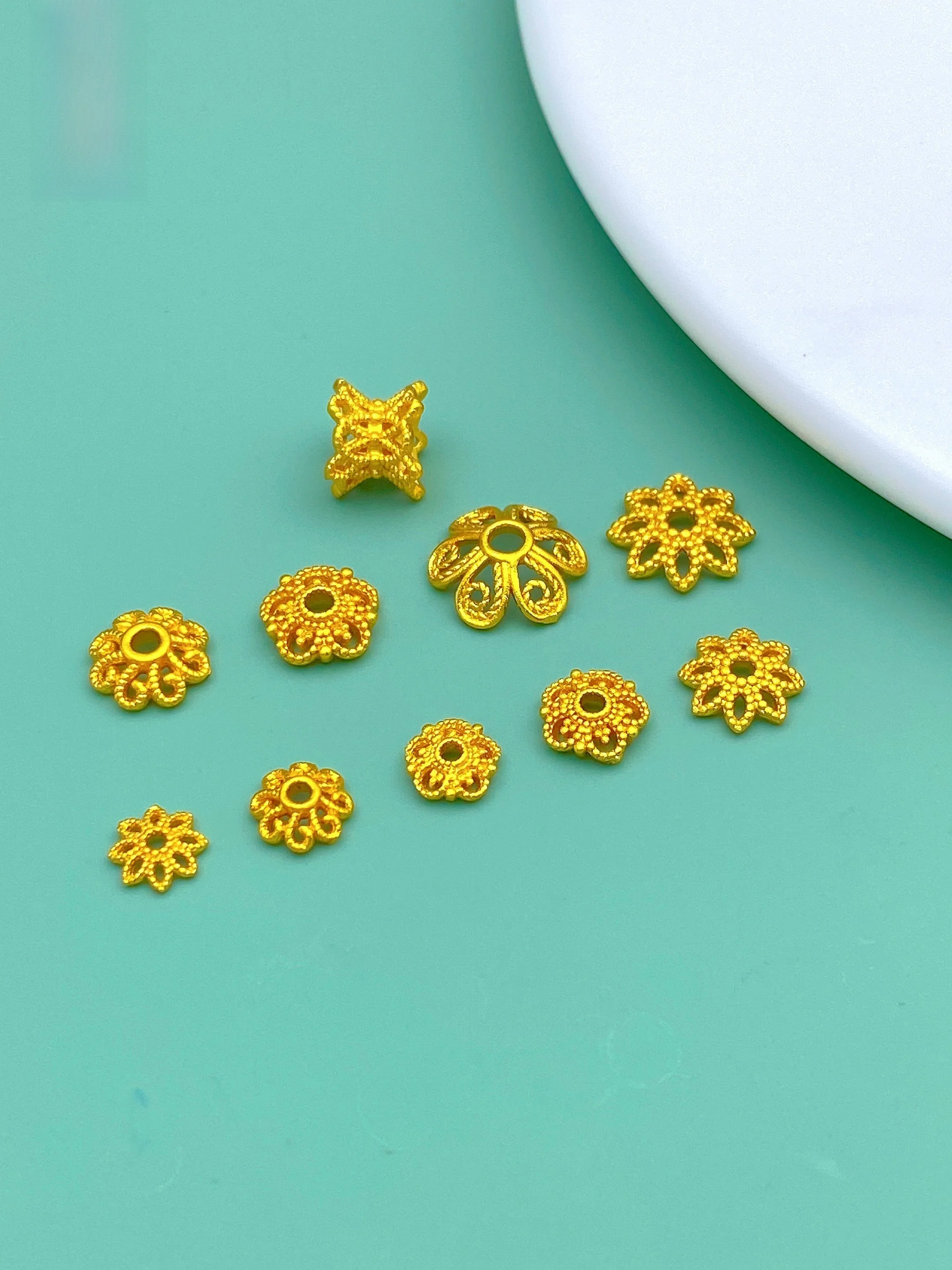 Accessori fatti a mano in oro sabbia Base di separazione del supporto del fiore scavato per parti di gioielli Faion fai da te con bracciale Nelace