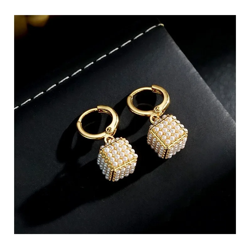 

New Niche Design Geometric Square Sugar Cube Beads Ear Buckle Simple High-end Temperament Versatile Earrings Earrings