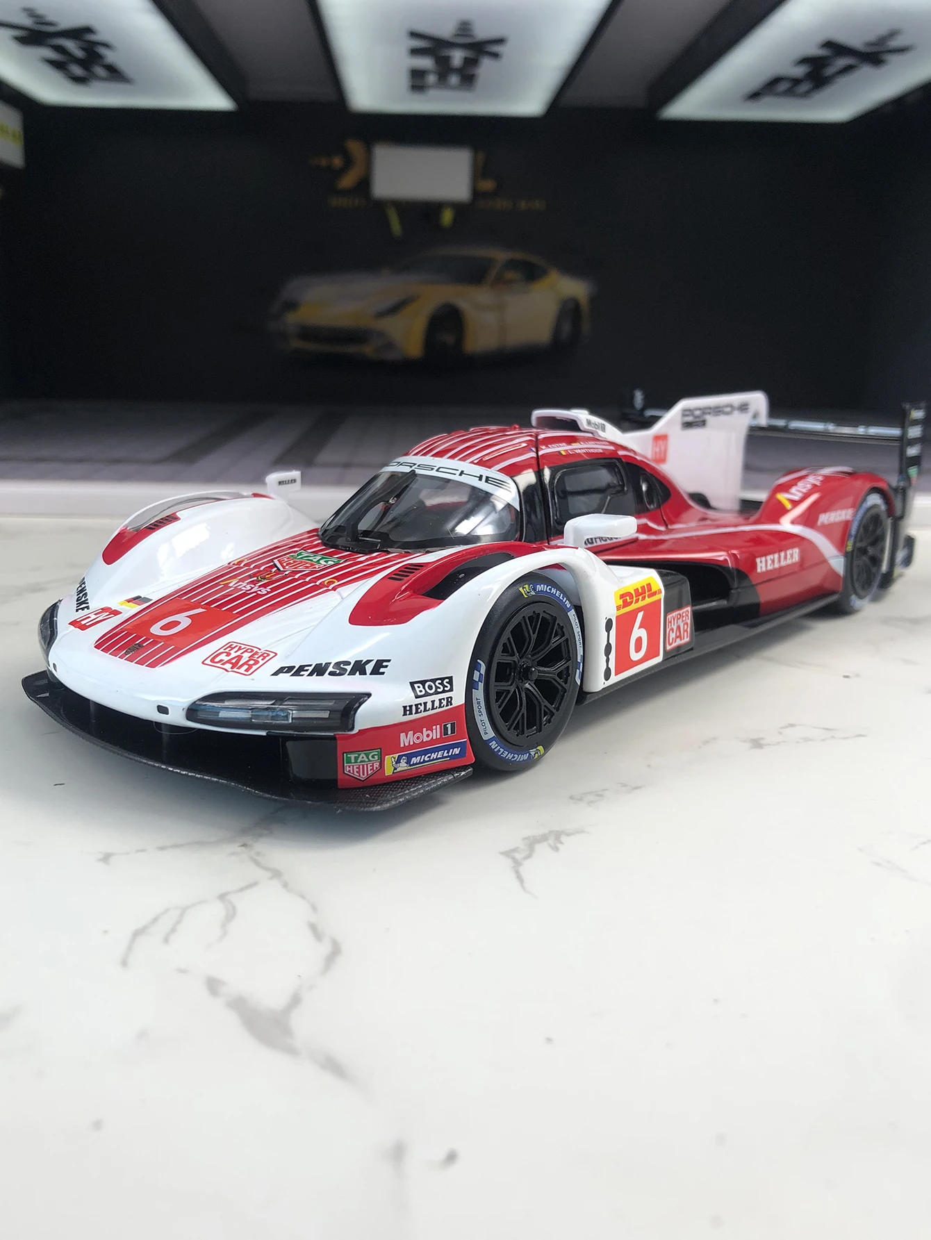 Bburago 1:24 Simulation Zinklegierung Porsche 963 # 6-Modellauto, statisches Ornament, Geschenkauto zum Sammeln aus Metall