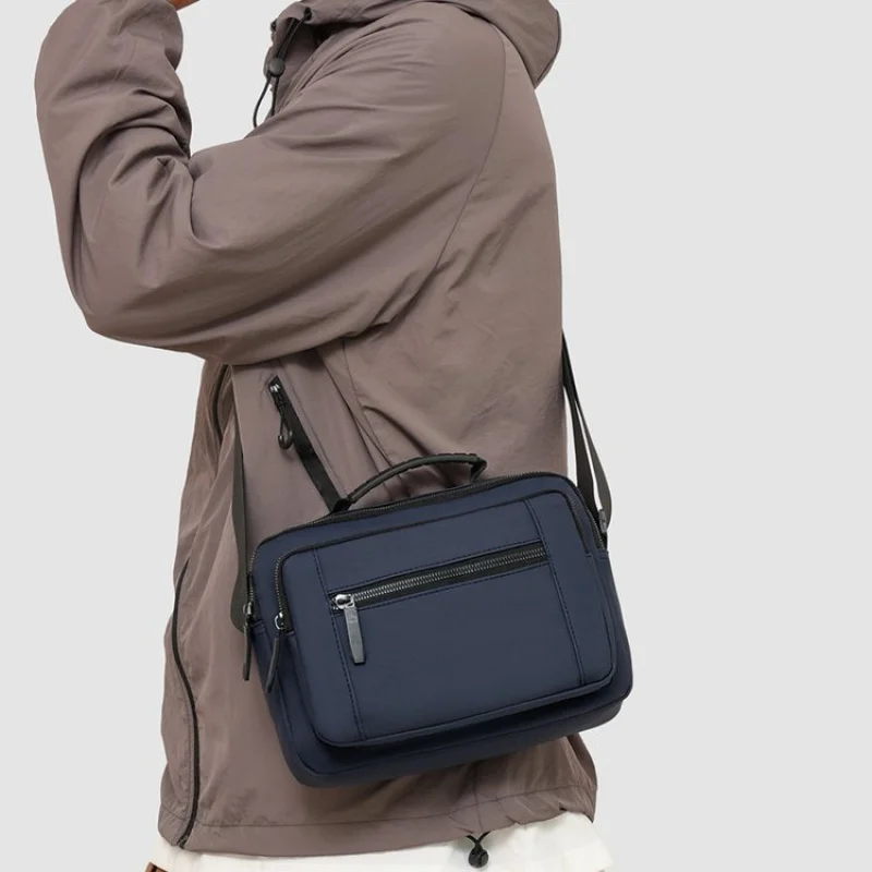 حقيبة كتف عصرية للنساء بتصميم كاجوال وبسيط مع جلد وجذابة عصرية